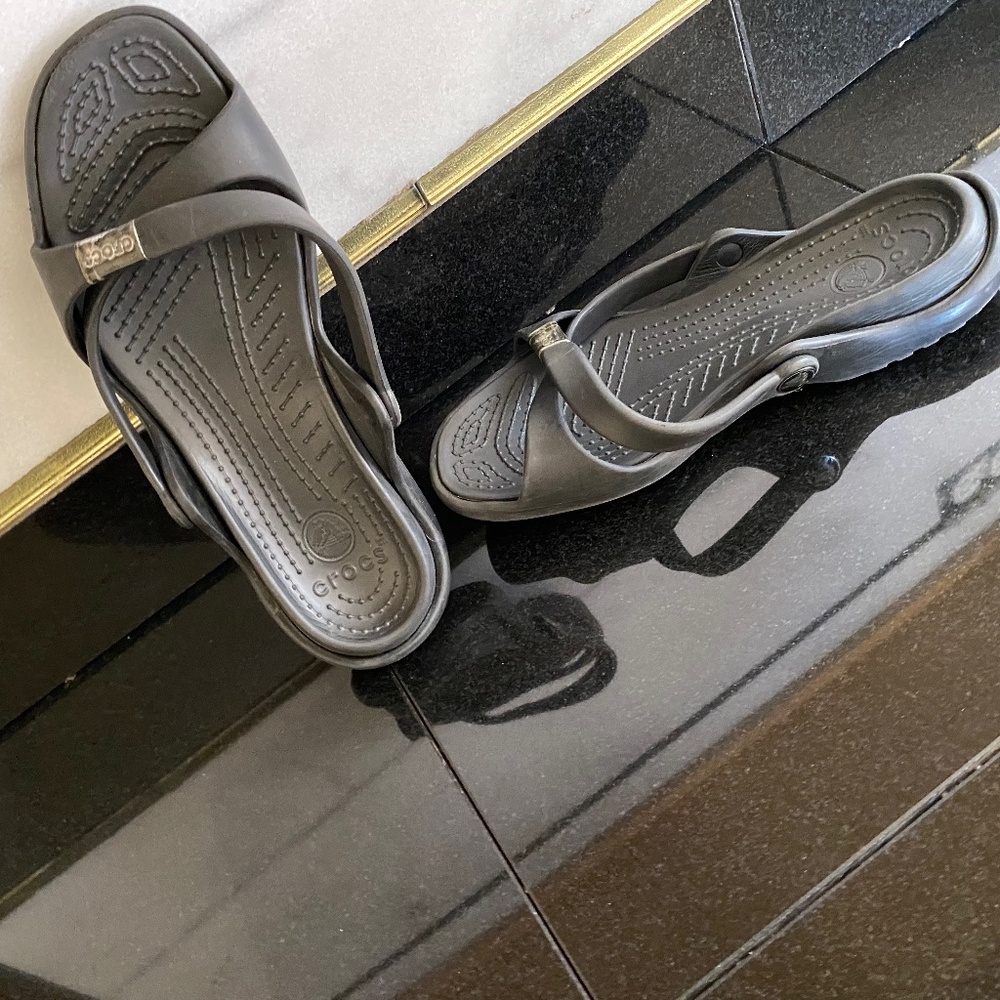 Crocs - Picture 3 of 16